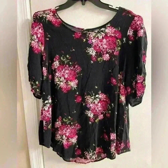Torrid blouse‎ pop over floral crewneck ruched sleeves. 1X - Picture 1 of 6